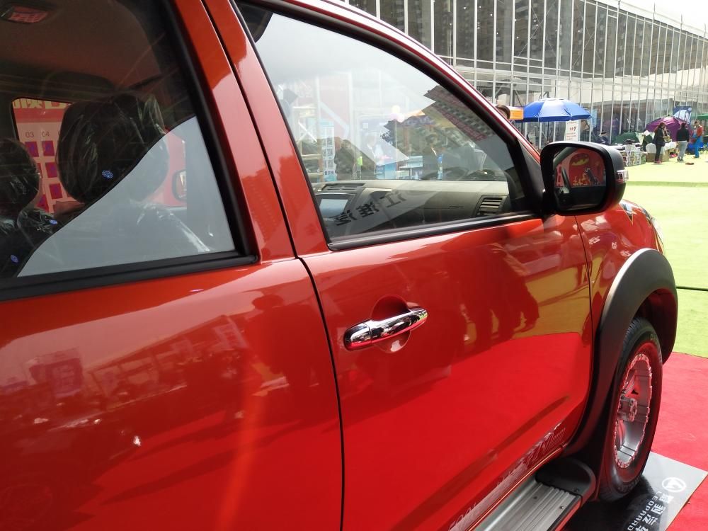 ǰƵͽΪϬڲ͸βͱȽϷ崦䡰LEOPAARDƷƱʶ