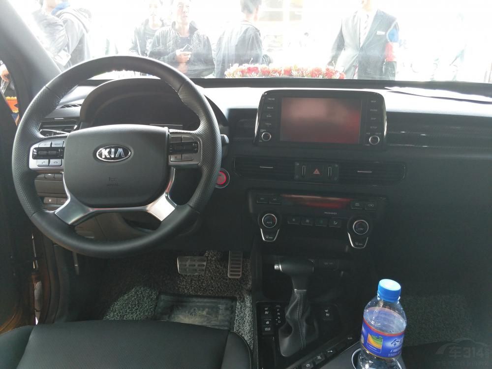 ��Ϊ����δ�����콢�����ͣ�KX7������Ҳ�ܷḻ����ʽҺ����ʾ����ä����⡢CarPlay/CarLife���ܻ�������������ǰһ����