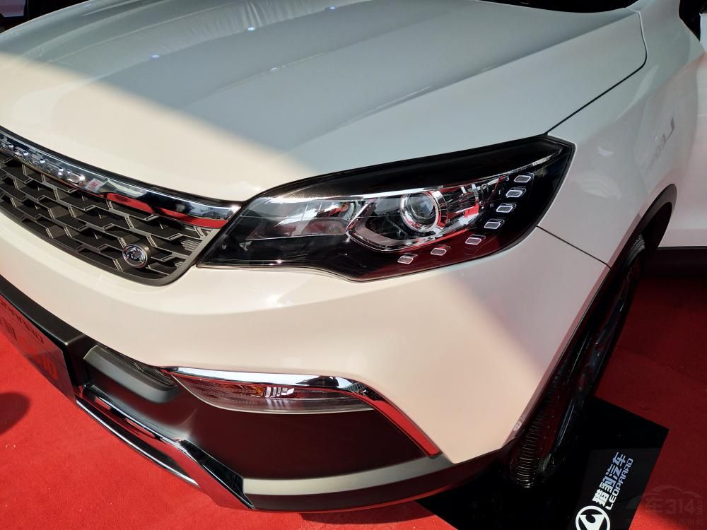 �����÷��棬�Ա�CS10��Ϊ�������ͣ��Լ۱ȵ�ȻҲ�Ƿǳ��Ĳ��ף�ӵ��̥ѹ��ء�һ����������Կ�׽��롢��Ƥ�����̵ȳ������á�