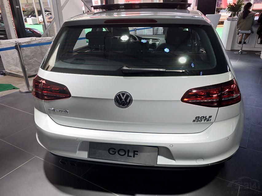 �߶���R-Line�䱸�˵¹�ԭ�����˶��׼�����۷������ȫ����Ƶ�ǰ���ոܡ���ȹ�����еײ�������ĺ��ոܡ�