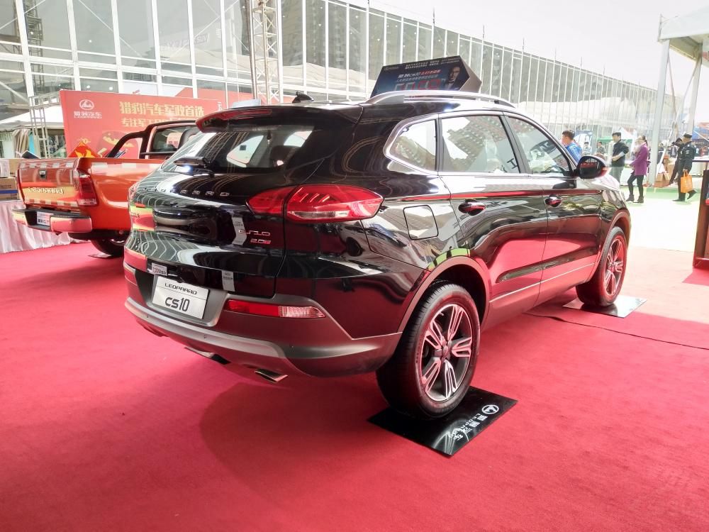 �䶨λ�ڳ���SUV����������Բ�󡢱�����