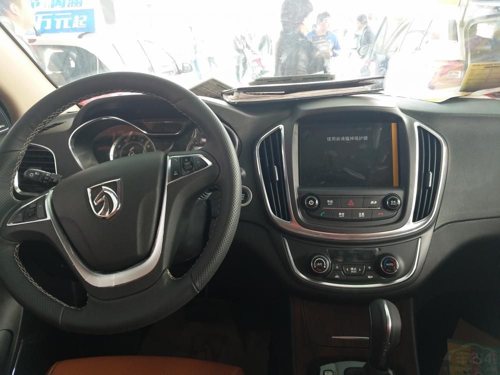 �³�ǰ���װ���˴�͸���ĵ����Լ�LEDת��ơ�