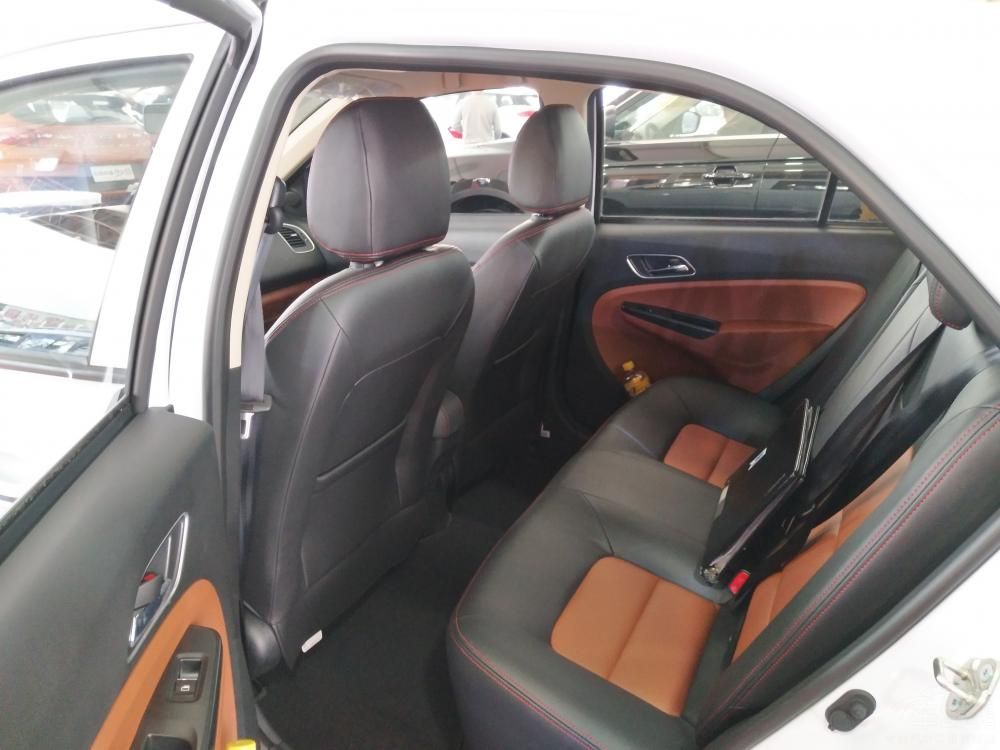 �䱸��һ�׺�ɫ��Χ�׼���