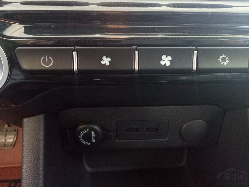 ϣ³ʱУп̨䱸һ10.1ӢҺʾ๦ܣӶп̨ơ