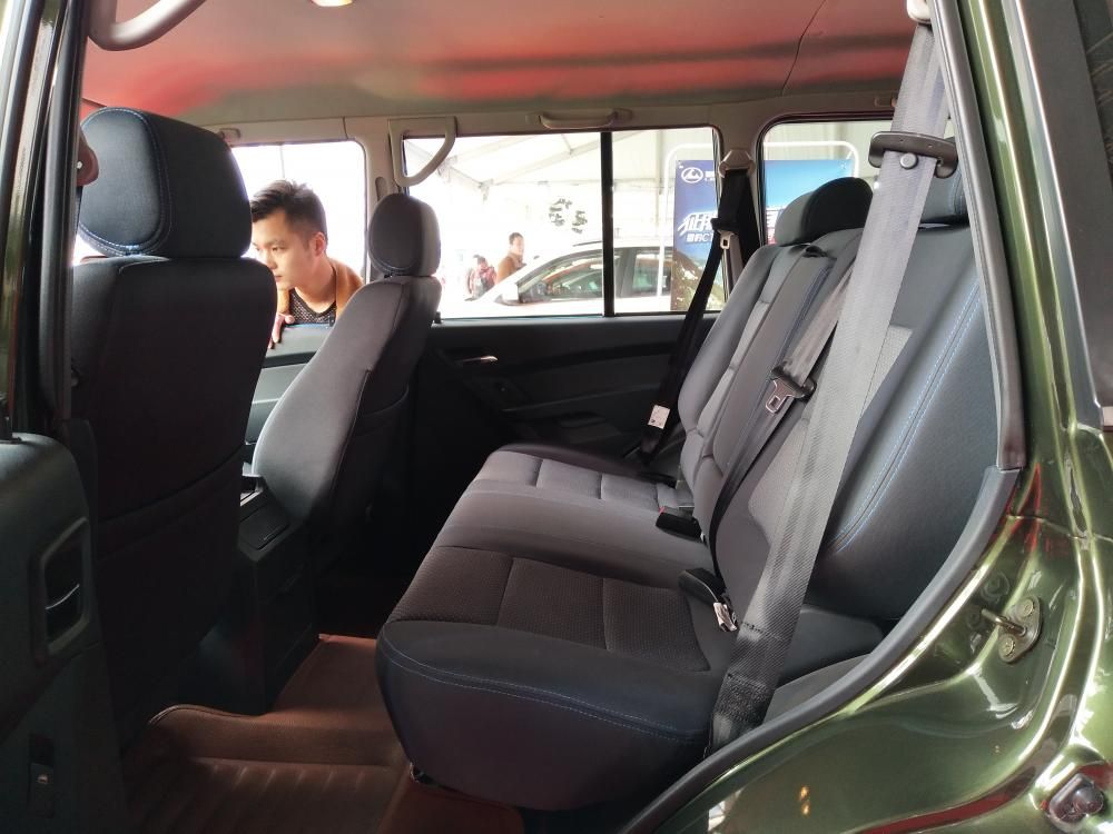 ԱQ6ӵABS+EBD˫ȫҡĿںӾͯȫνӿڵȵȡڶϣ³һ̨2.0TѹķΪ130kwŤشﵽ250nmϵͳ棬֮ƥһ̨6Զ䡣