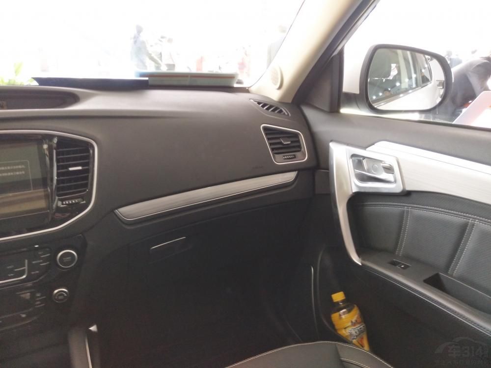 ���ڳ����������ڰ�ʽ����ƣ���ͷ���ռ��ܹ���һȭ֮�࣬�Ȳ��ռ�Ҳ��4ָ���ҡ�