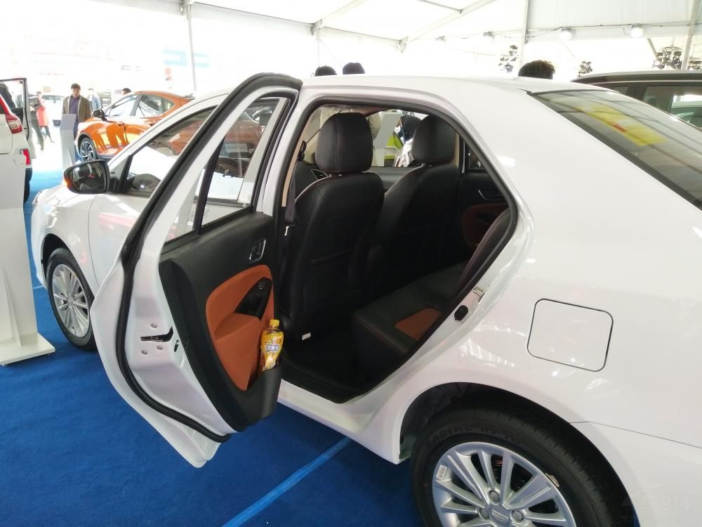 ÷棬¿ȫϵֶ˫ɫƤκUSBӿڣҲжͯνӿڣ߱4/6ŵܡ