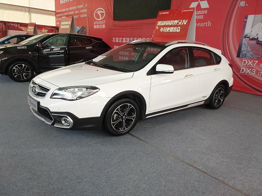 ߴ緽棬V CROSSΪ4475/1770/1535mmﵽ2610mm³ʹ˹Ϊ195/60 R16̥