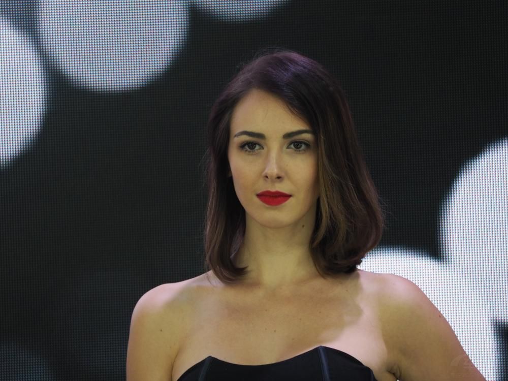 ��Ũ�ܵ�ü����ͦ�ıǣ������Ĵ���