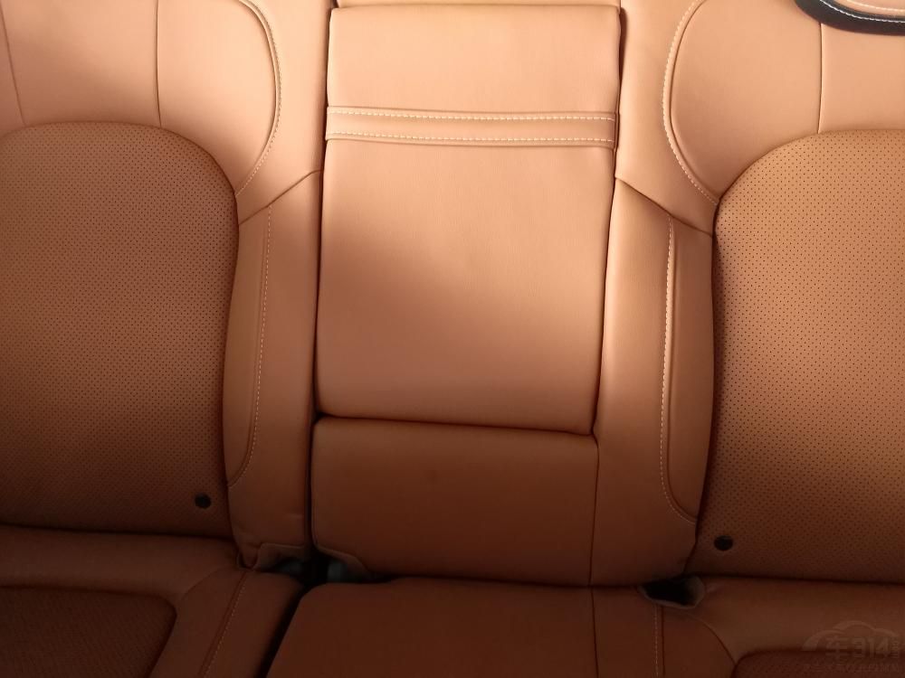 ����560���С����䳵����װ����8Ӣ��Ĵ�����������Ŀյ������Ϊ�������С�