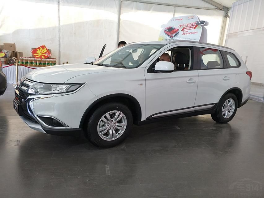 ŷ۸˵ĵһоͷǳǰʱеġ۽ǡʹLEDƣĶƸΪһ壬ʶͦߵġ