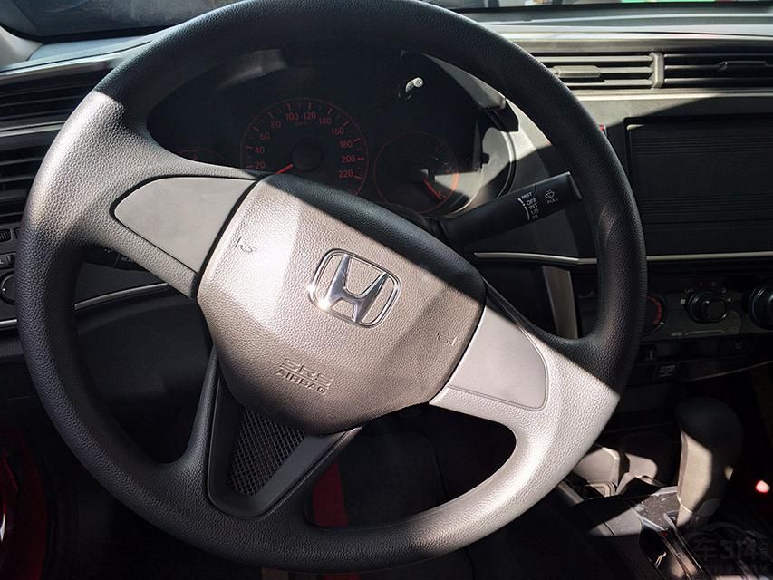 �������棬�淶���ر�������οƼ�ϵ��1.5L i-VTEC������������������Ϊ131��������ֵŤ��Ϊ155ţ���ס�