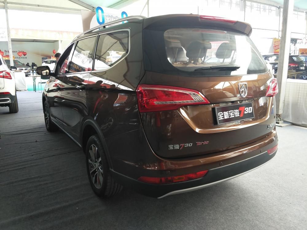 16Ӣ���˫ɫ�����Ȧ�Ӿ�Ч���������ص�����̨���䱸������MC5ϵ����̥�����Ϊ205/55 R16���г�����550Ԫ/�����ҡ�