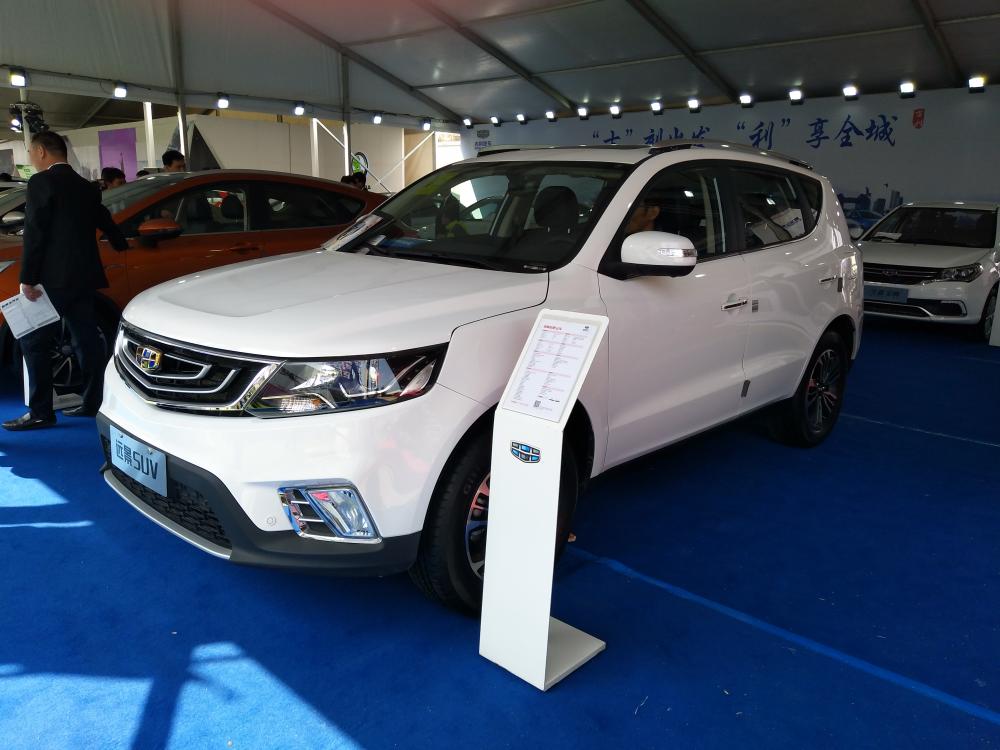 �������˫������ƣ���������������ȥ�Ƚ�Ӳ�ʡ�