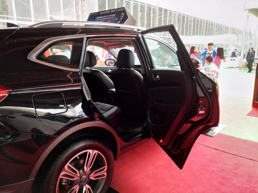 �䳵���ߴ�Ϊ4663��1875��1700mm�����Ϊ2700mm������ߴ���ͬ�����ͻ����൱��