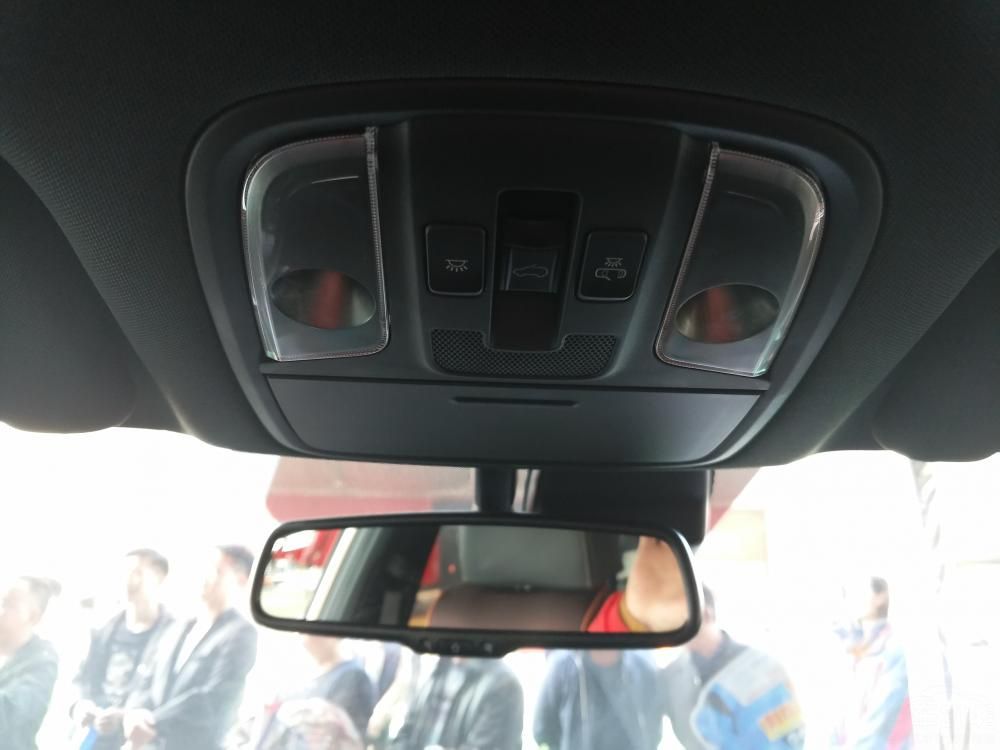  8ӢĶýʾܸȫCarplayܵٶCaelifeܣÿһճҪõģKx7䱸JBL죬ڼʻ;Ч.