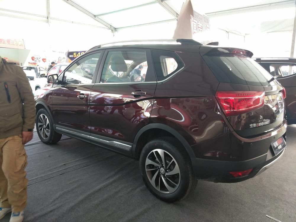 β������Ҳ�Ǳ���560�ɶ���ı仯֮һ��ȫLEDβ������ֿ�͸��߱�ʶ�ȡ�