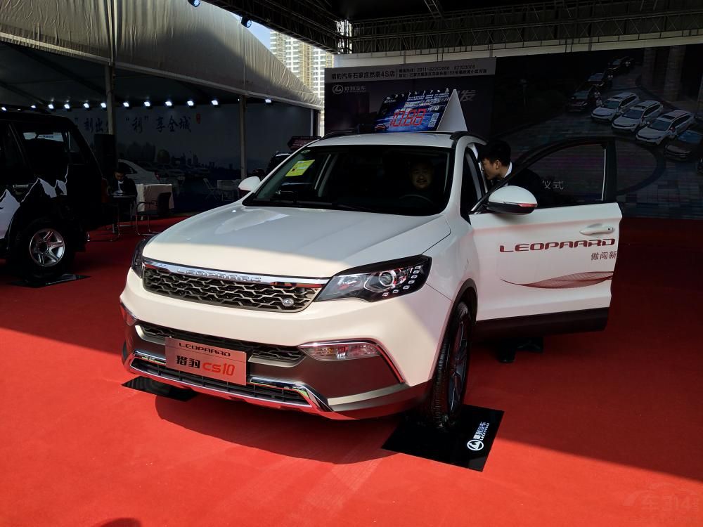 �Ա�CS10��������ƫ�������գ�����ǰ����·�����������ƣ���ƽֱ������������Ӳ��SUV�İ�����