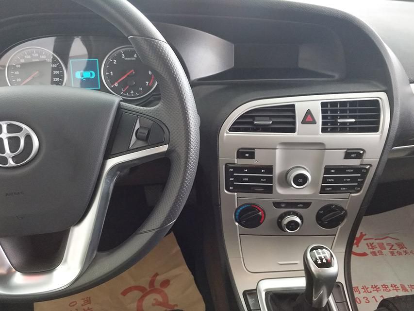 �³�ȡ�����Ͽ�͵��пش�ߴ���Ļ����Ϊ����USB�ӿں�AUX-IN�ӿڵ���ͨ��ý��ϵͳ��