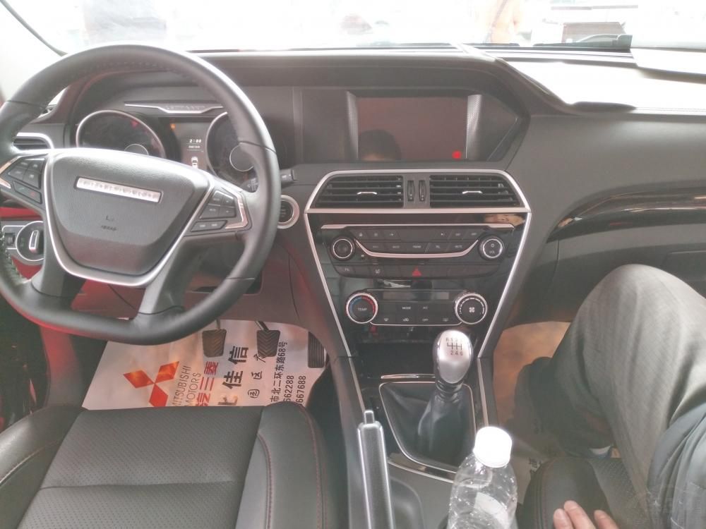 ��������й��оأ�������ʽ������ˣ�û��̫�໨�ڵ���ơ��п�̨�����˿���������ɫװ�����������Բ�����ʱ�иС�