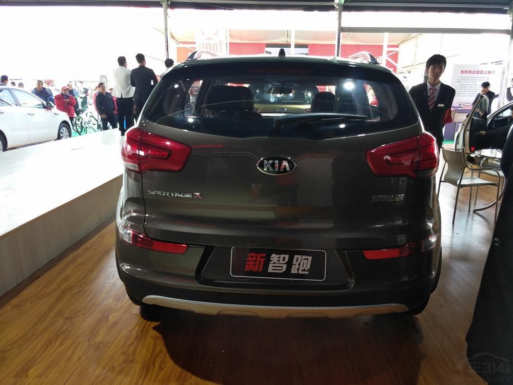 βƲȫµLED飬³䱸Ͽûе˫߹ܺɫ׻塣