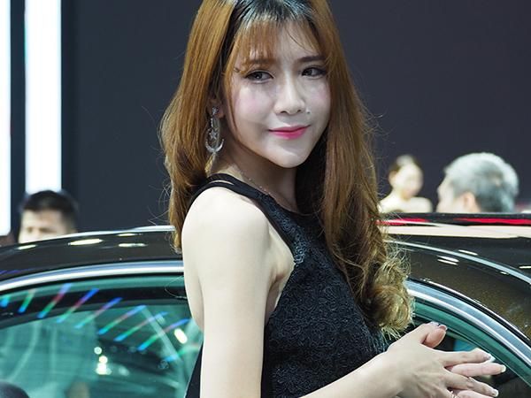 һ˫�۾���ֱ�����ˮ�е�ˮ��һ���γ���