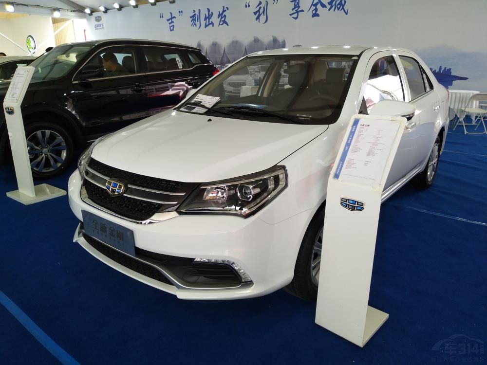 �����ɫװ�ε�ǰ���ո����ʹ�³��������ǳ����ữ��