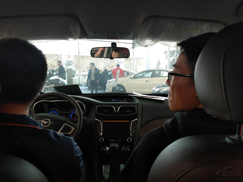 ³ǰֱʽĸդƣ߲ǰͺߵƣȽ϶Сߴ緽棬߷ֱΪ4750mm1800mm1665mmΪ2800mm