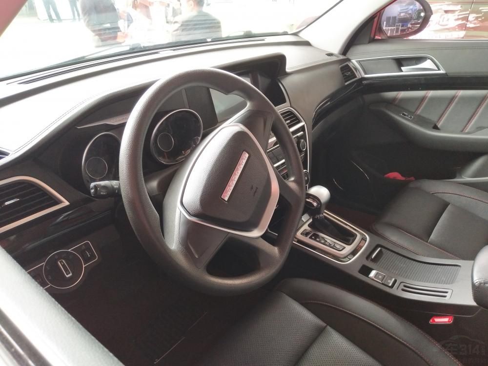 ��λ�ڳ���SUV����������Բ�󡢱�����