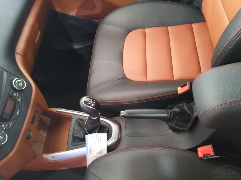 ͬʱ��Գ����߶Ƚ�����������ʹ���³�����ؼ�϶�ﵽ180mm��