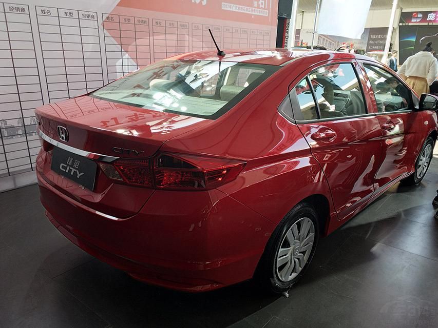 ���β��֣�ȫ�·淶���β��ֺ�ȫ�·ɶ�������֮�����䱸�˶๦�ܷ����̣��п�̨���ʻԱ����б��