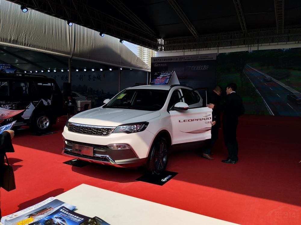 �Ա�CS10��ӵ��6��ȫ���ҡ�ASR��ESP�Ȱ�ȫ���ã�������˾���ͳ˿͵ļ�ʻ��ȫ��