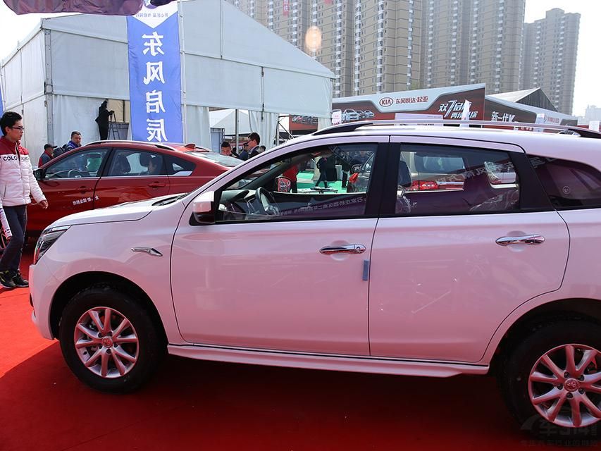 ����T70�ĳ����ߴ�Ϊ4542��1786��1642mm�����Ϊ2630mm��