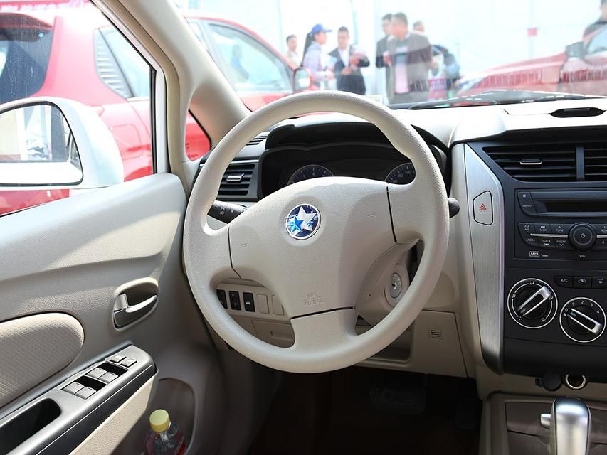 �������µĳ������ܻ�������������ͨ���ֻ�ʵ��ʵʱ���졢����Ѱ����ԤԼ������һ����������ʻУ���ȹ��ܡ�