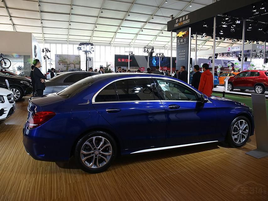 ����AMG�����±��ո���ƺ���LED����ʽ�Ĵ�����ͣ�ʹ����ǿ������ʮ�㣬����һЩ���񳡺�Ҳ˿��������ۡ�