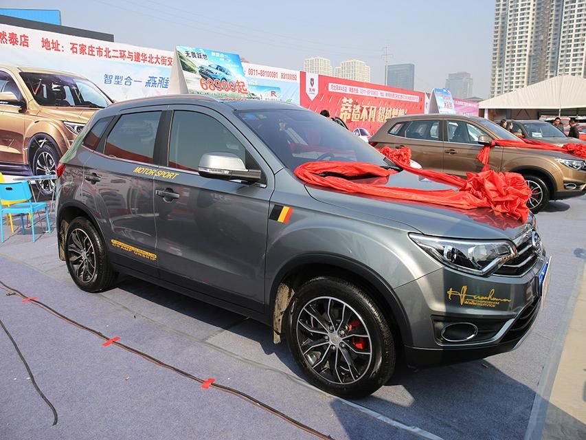 ���ֳ����䱸̥ѹ��⡢�ֻ�������GPS��������Կ�׽���/һ�������������ȶ�����ϵͳ���๦�ܷ����̡�����Ѳ�����Զ�ͷ�ơ���Ƥ���Ρ���������ͣ�����á�