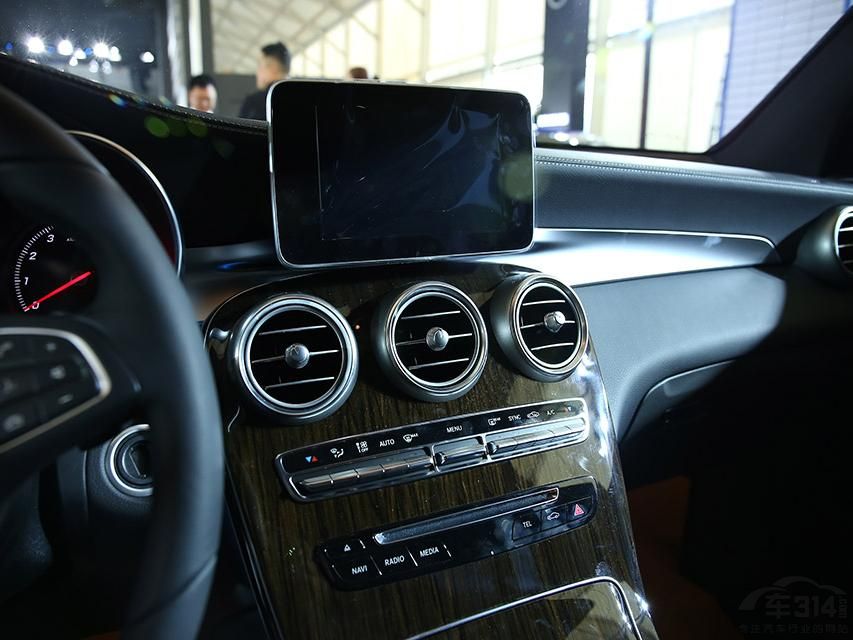 2017GLCȫϵM274ṩֲͬGLC 200 4MATICΪ184ֵŤΪ300ţףGLC 260 4MATICΪ211ֵŤΪ350ţףGLC 300 4MATICΪ245ֵŤΪ370ţס棬;ƥ9Զ䣬䱸4MATICϵͳ