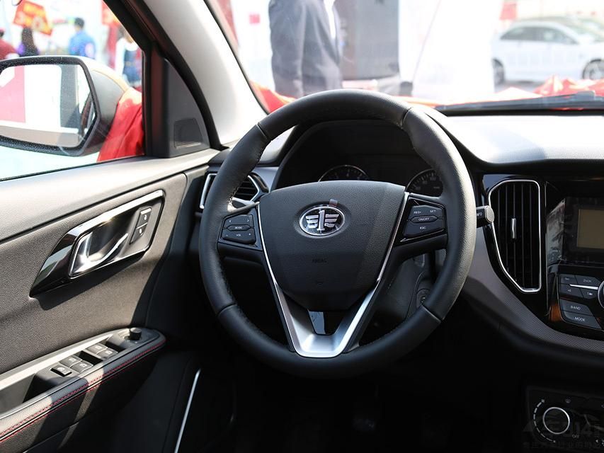 ���ֳ����䱸̥ѹ��⡢�ֻ�������GPS��������Կ�׽���/һ�������������ȶ�����ϵͳ���๦�ܷ����̡�����Ѳ�����Զ�ͷ�ơ���Ƥ���Ρ���������ͣ�����á�