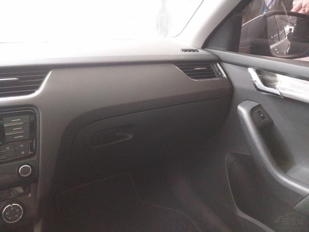 �п�Ϊ��ý�����������ֶ��յ���һ��USB�ӿڣ�һ����Ƶ����ӿ�