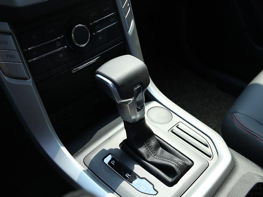 �ڲ��棬�����������ղ�Navara��һЩ���ơ�