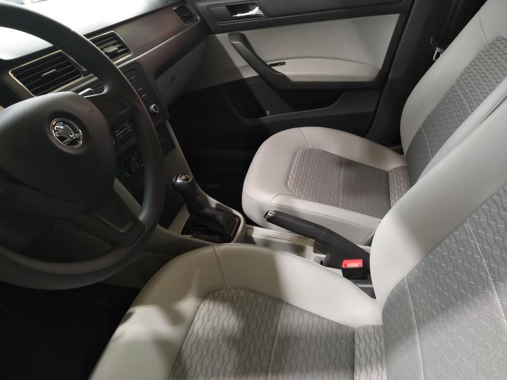 ��������ͬ����1.6L������ƥ��5���ֶ��������6���Զ������䡣