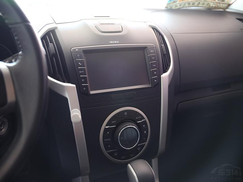 D-MAXڴռ䷽ıֵóƵ18֮ࡣڰȫ÷棬D-MAXͬȦɵ㣬䰲ȫδϵʾʻ˫ȫҡABS+EBDEBAɲܵȡ