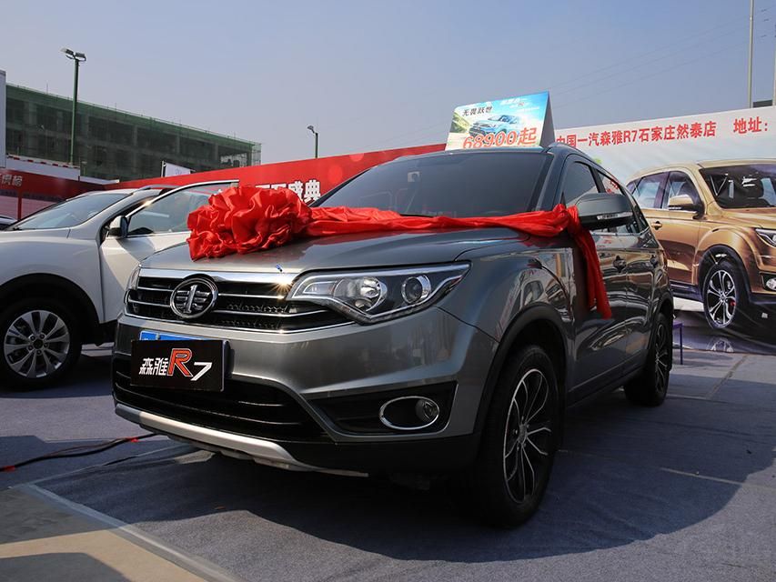 ǰ����դ���ú���Ƹ������Σ���Ͼ߱�LED�ռ��г��Ƶ�ӥ����ʽǰ��ơ���ɫ���°�Χ����ɫ���»��塣