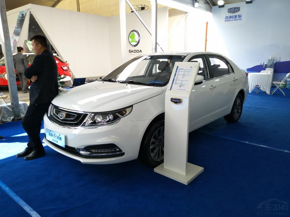 �������棬�¿��Զ���ṩ1.5L��Ȼ������1.3T������ѹ������ѡ�񡣱����䷽�棬��1.5L����ƥ�����5���ֶ���4���Զ������䣬��1.3T������ƥ�����6���ֶ������䡣