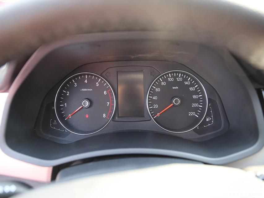 ��Ͼ߱�LED�ռ��г��Ƶ�ӥ����ʽǰ��ơ���ɫ���°�Χ����ɫ���»��塣