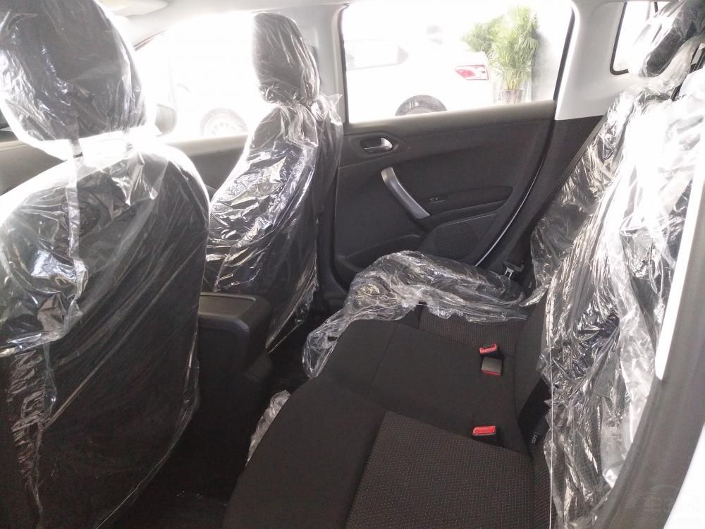 ��1.6L������ƥ�����5���ֶ���Tiptronic 4������һ������䡣