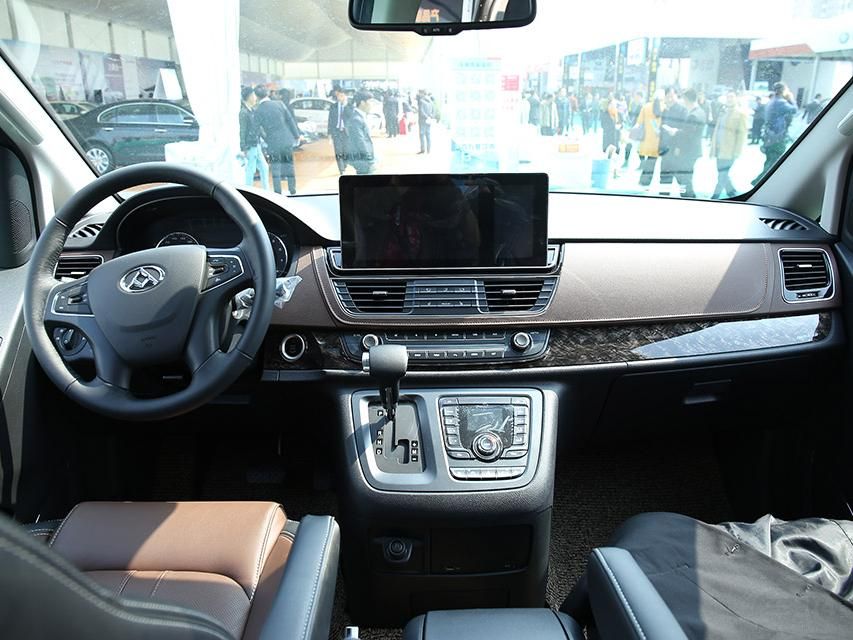 ���䱸�������ơ�LED�ռ��г��ơ�18Ӣ����Ȧ����Ƥ���Ρ�ǰ�����μ��ȡ���ʻԱ����6����ڡ�˫�໬�š�ȫ������Ӱ�񡢶���Ѳ������Կ�׽��롢NAVI����ϵͳ��Car-Link�˻����ܡ�