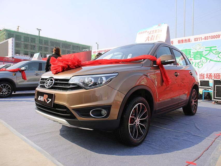 ������Ϊ4305��1780��1655mm�����Ϊ2600mm��