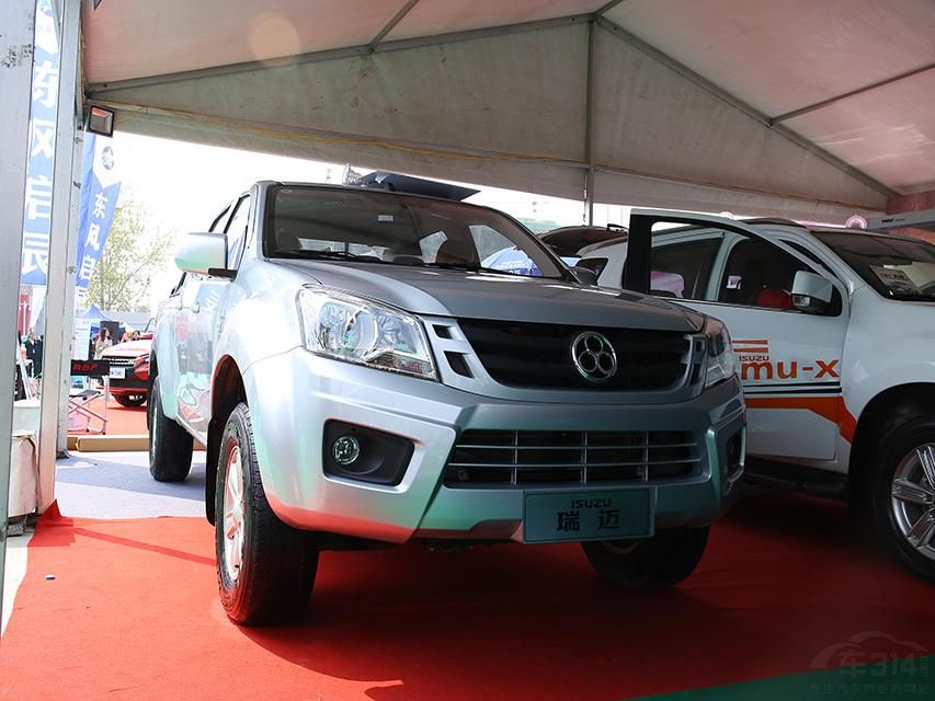 �䱸��ABS+EBD���пز�ɫ����������������Ӱ��ȹ��ܡ�