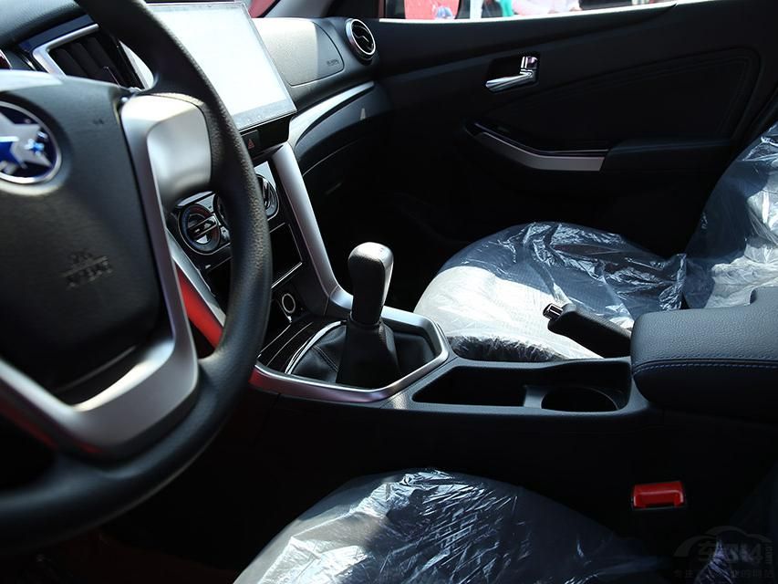 �������棬 ����T70������1.6L��2.0L�������������ϵͳƥ��5���ֶ������䡢6���ֶ���CVT�����䡣